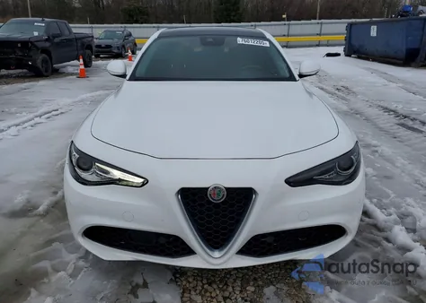 2021 Alfa Romeo Giulia Sport z USA, uszkodzony, nr VIN ZARFAMAN3M7649027